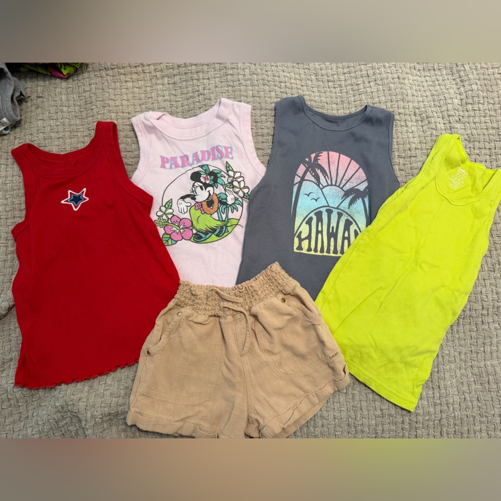 Guess Beige Textured shorts and four kid tanks